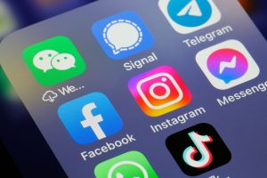 Authorities in France have demanded big tech corporations increase efforts to clamp down on hate speech ahead of the implementation of the EU's Digital Services Act (DSA). (Photo illustration by Chesnot/Getty Images)