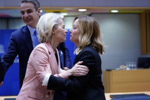 Meloni holds up a drowning von der Leyen (Photo by Pier Marco Tacca/Getty Images)