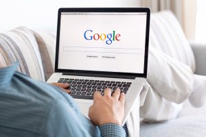 European press publishers have accused Google of systematically reducing traffic to media websites and are calling on the European Commission to take urgent action. Getty
