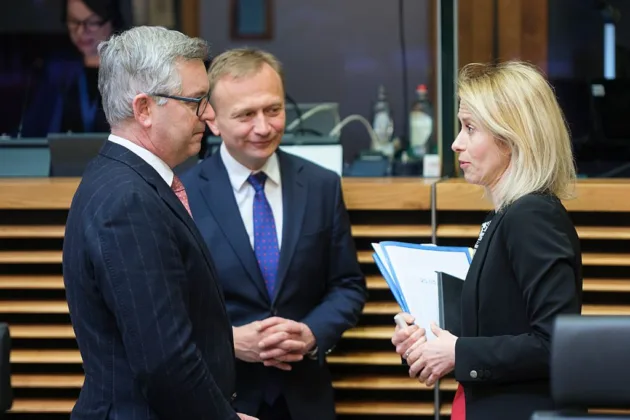 EU strikes deal on return hubs in toughest migration law to date