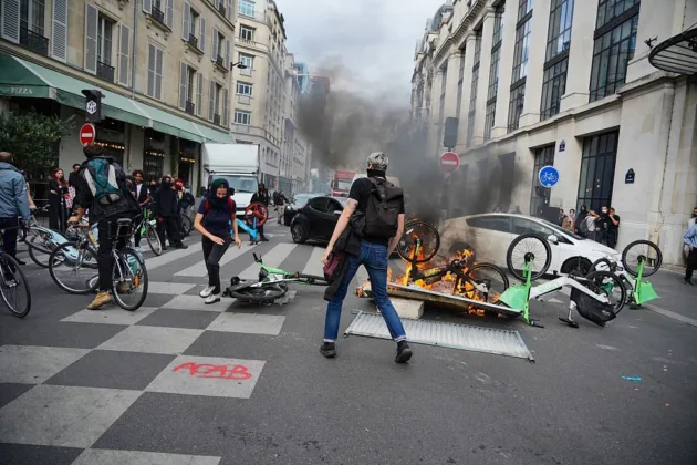 The French government has announced plans for a new “vandals pay” law following the widespread violence and destruction that erupted after Paris Saint-Germain’s Champions League triumph last month.(Photo by Remon Haazen/Getty Images)