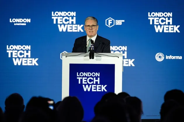 Following UK Prime Minister Keir Starmer’s call for tech companies to introduce device-level controls, the messaging platform Signal has accused the UK government of laying the groundwork for a “mass surveillance system” under the guise of child protection. (Photo by Leon Neal/Getty Images)
