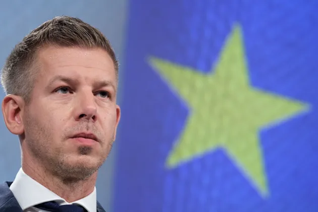 Hungary lifts veto on Ukraine's EU accession bid