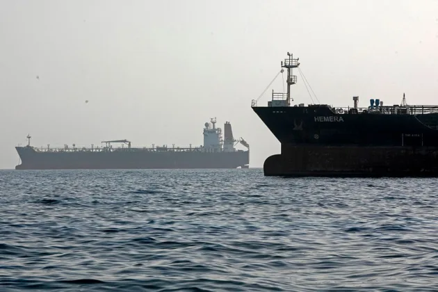Oil ships begin moving through Hormuz